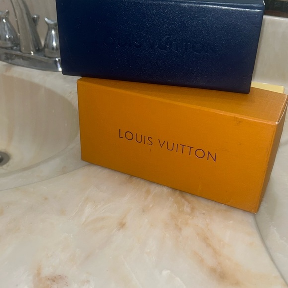 Louis Vitton sunglasses - Picture 1 of 6